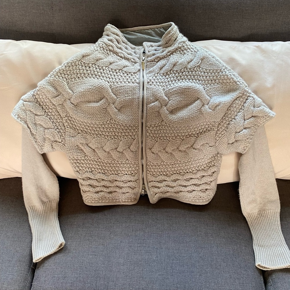 Brunello Cuccinelli 100% cashmere zip up sweater. Size S/M.